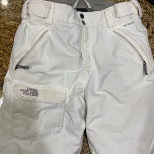 White North Face snow pants. Girls size 14/16.